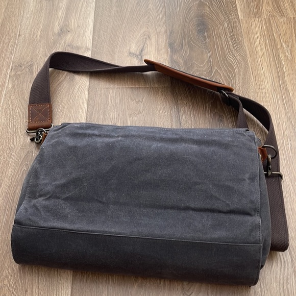 SOLD💢Men's Gray Fabric & Leather Laptop/ Messenger Bag - Picture 4 of 8
